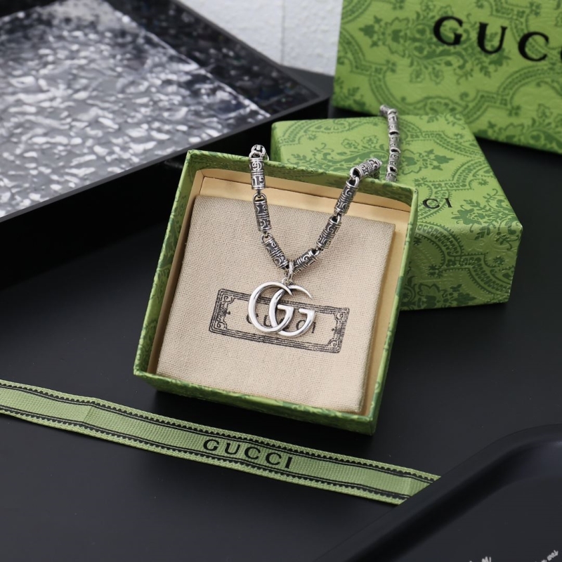 G*u*i necklaces
